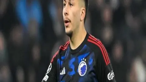 阿尔维斯传射助巴塞罗那4-2逆转马竞，却因红牌离场